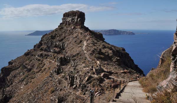 Get to know firsthand Santorini’s picturesque traditional hamlets 